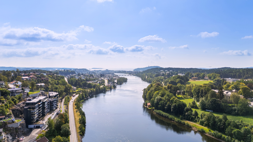 Utsikt over elv og naturområder ved Kokleheia Amfi i Kristiansand